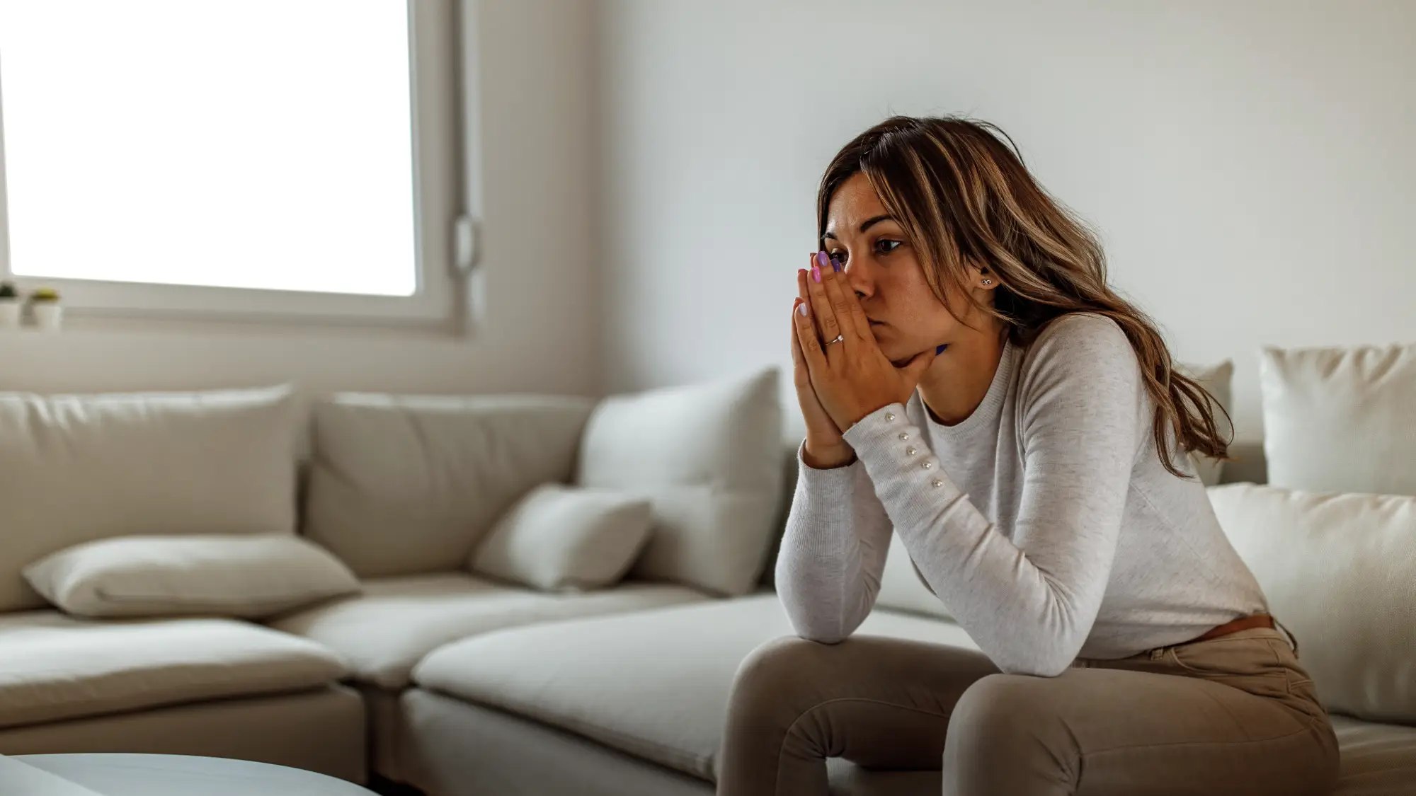 Tesnoba v vsakdanjem življenju: ko skrbi in napetost postanejo pretežke